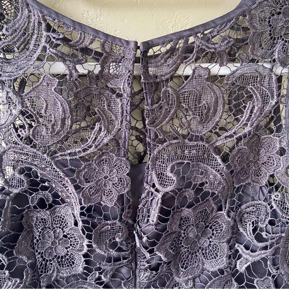 Adrianna Papell Illusion Neck Gray Lace Sheath Dress with Keyhole Back sz 8 - Picture 6 of 8